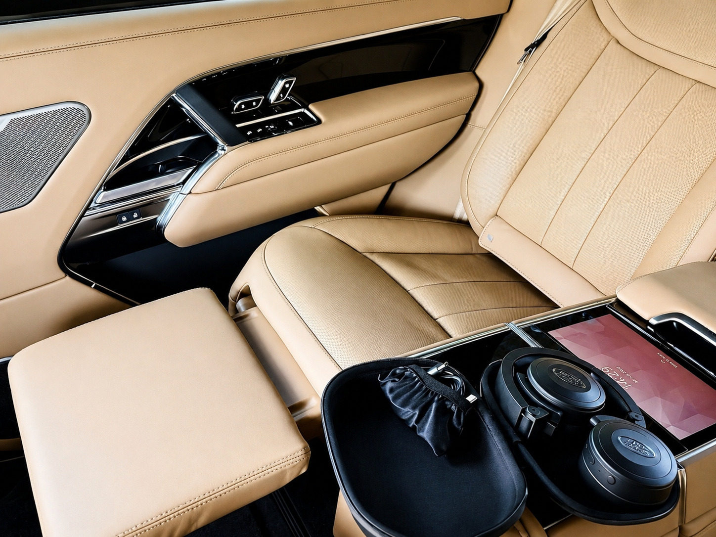 Range Rover LWB D350 Autobiography Santorini Black